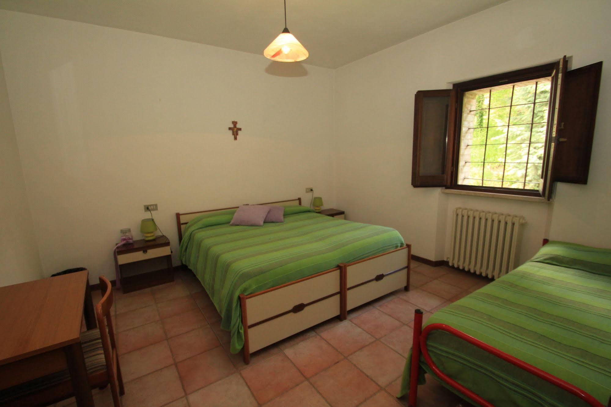 Hotel La Quiete Ассизи Экстерьер фото