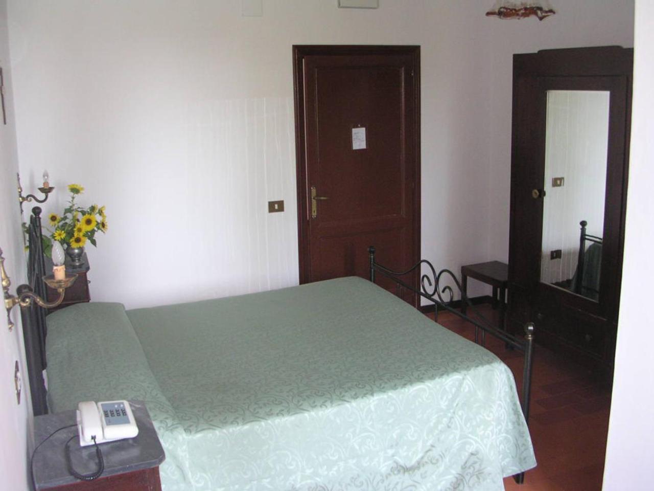Hotel La Quiete Ассизи Экстерьер фото